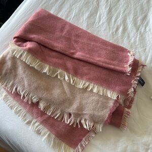 NWT Bloomingdale’s long scarf 
Cashmere blend
Rose and 
Cream